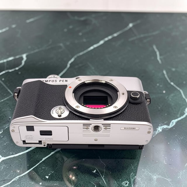 OLYMPUS PEN E-P7 ボディ