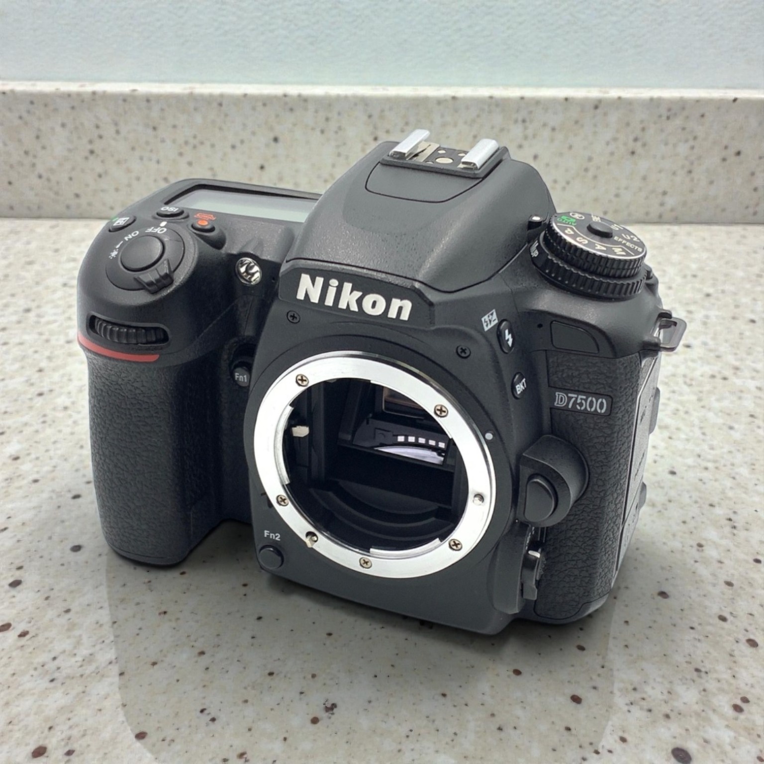 ニコン D5600 ボディ 0006 レンタル] ニコン D5600 ボディ 一眼レフ と シグマ 150-600mm F5-6.3