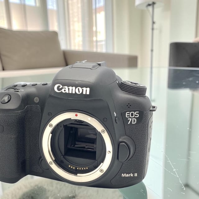 EOS 7D Mark II ボディ