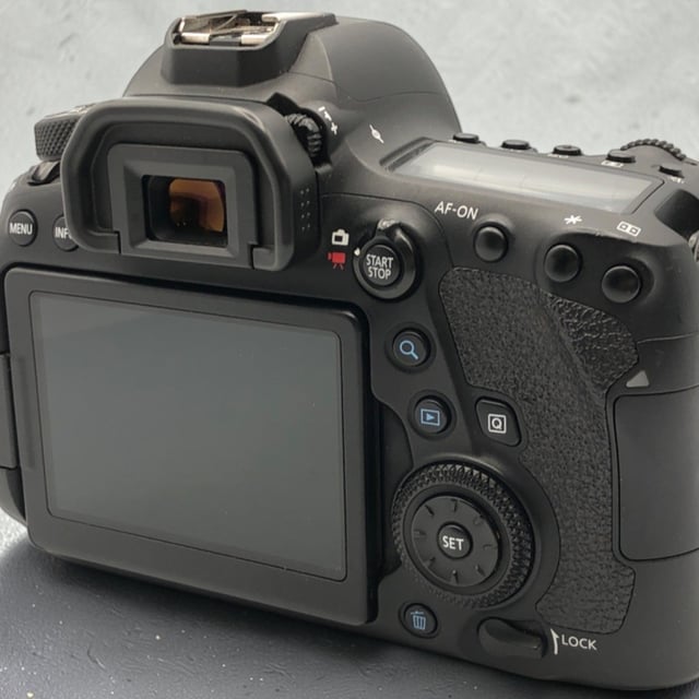 EOS 6D Mark II ボディ
