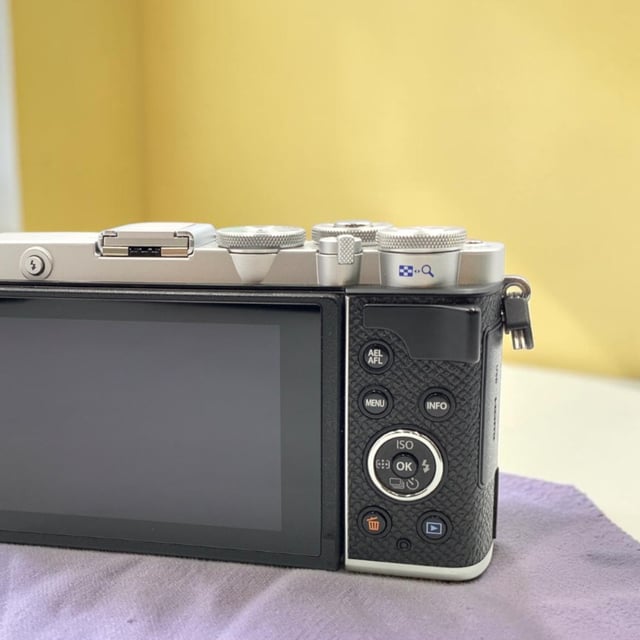 OLYMPUS PEN E-P7 ボディ "シルバー"