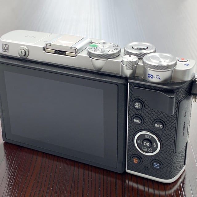 OLYMPUS PEN E-P7 ボディ