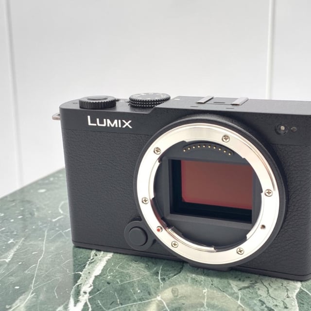 LUMIX S9(DC-S9) ボディ "ジェットブラック"