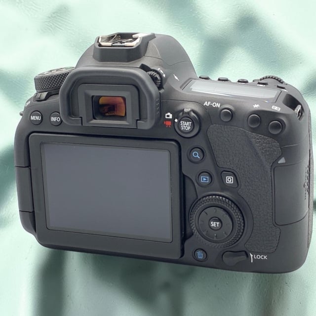 EOS 6D Mark II ボディ