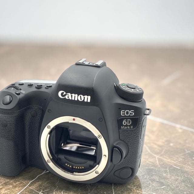 EOS 6D Mark II ボディ