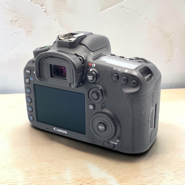 EOS 7D Mark II ボディ