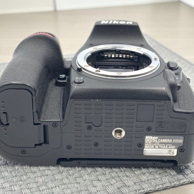 D7500 ボディ