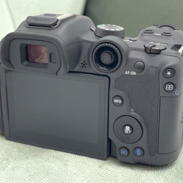 EOS R7 ボディ