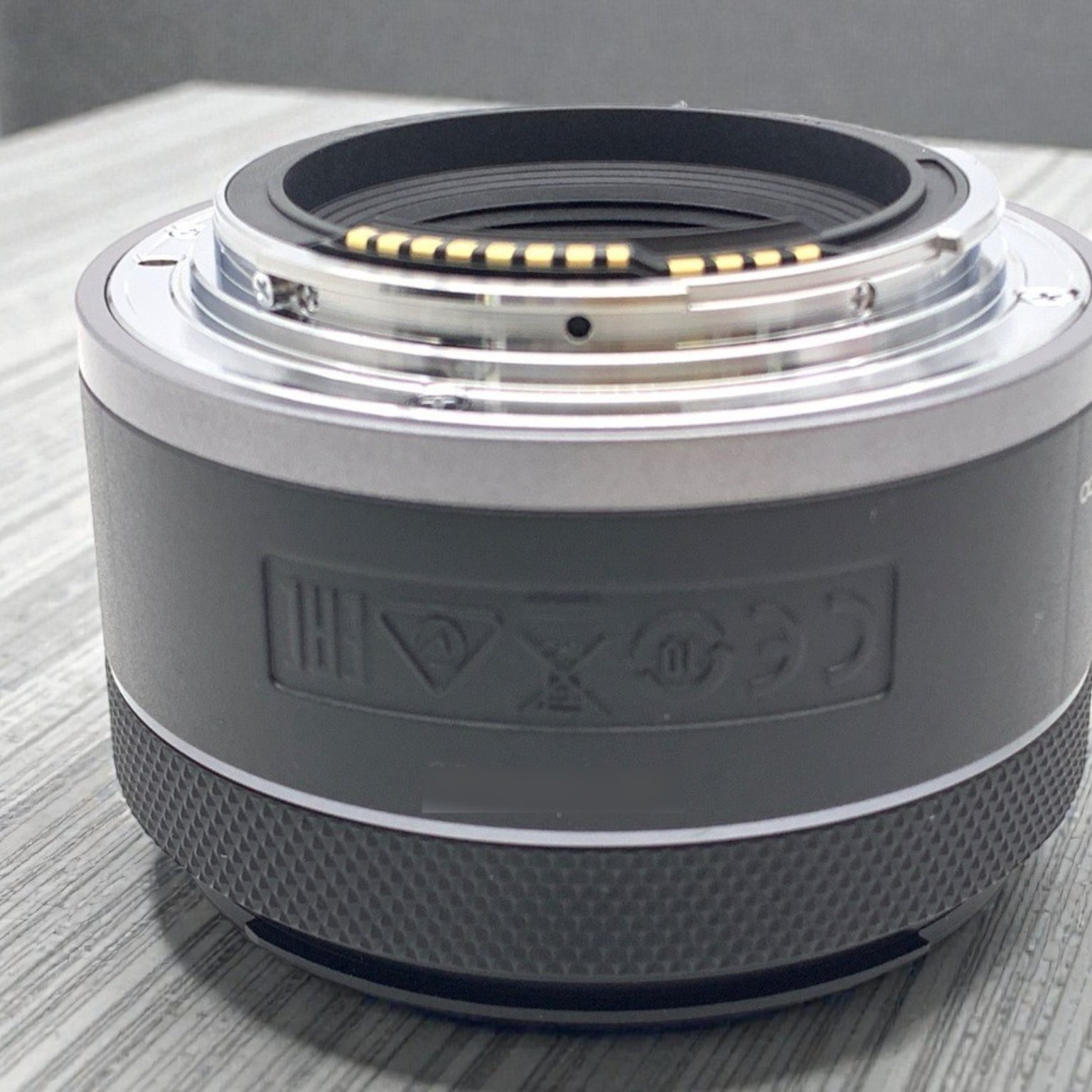 RF 50mm F1.8 STMの中古レンズを買うならみんなのカメラ EhBNpVcE6_uw