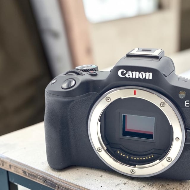 EOS R50 ボディ "ブラック"