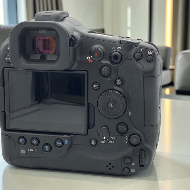 EOS R1 ボディ