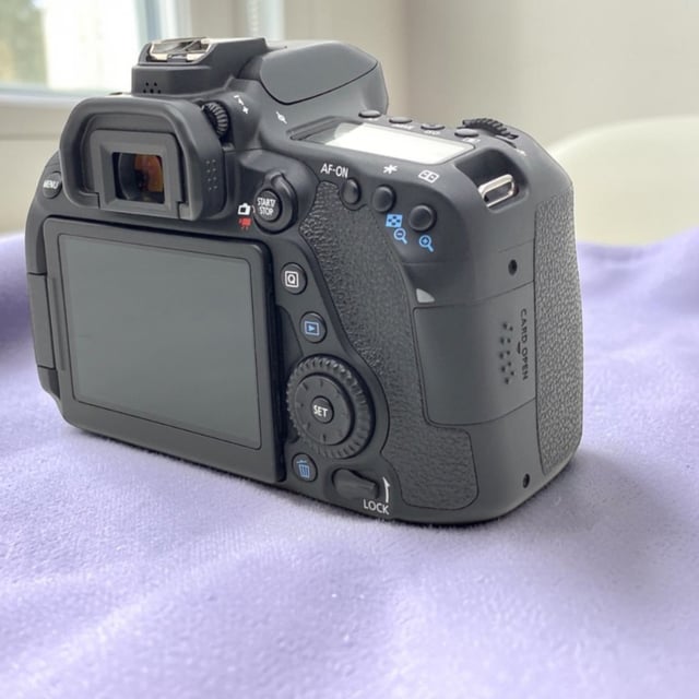 EOS 80D ボディ