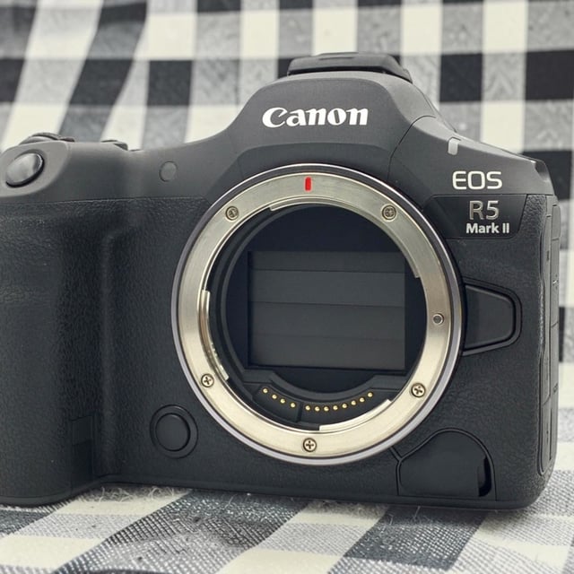 EOS R5 Mark II ボディ