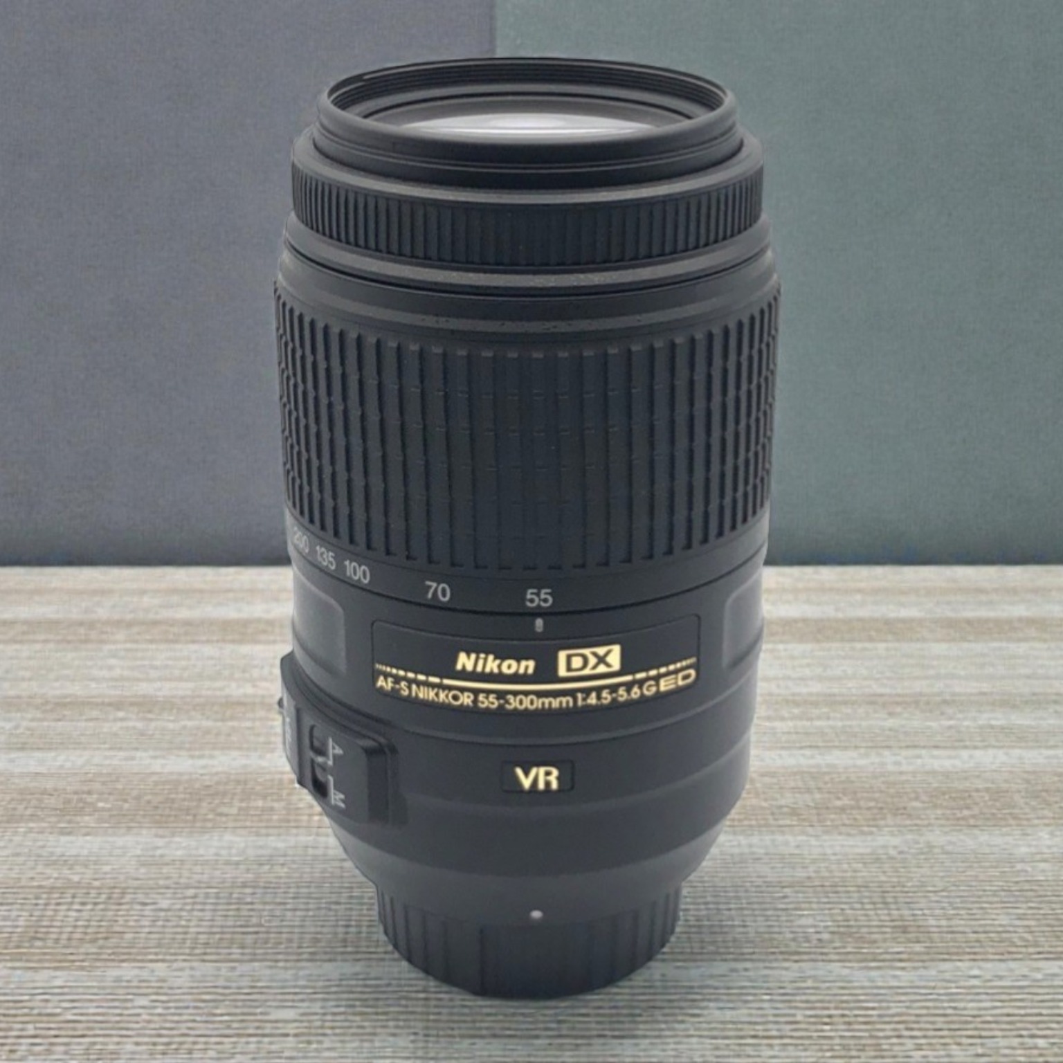 ニコン AF-S DX NIKKOR 55-300mm f/4.5-5.6G ED VRの新品/中古の在庫