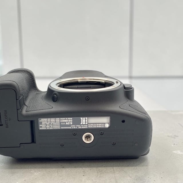 EOS 6D Mark II ボディ