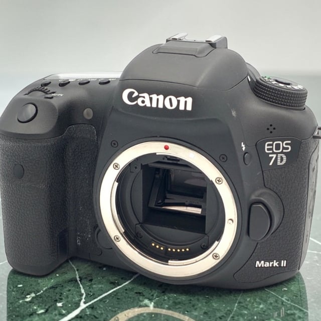 EOS 7D Mark II ボディ