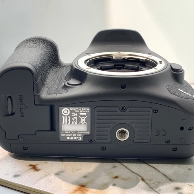 EOS 7D Mark II ボディ