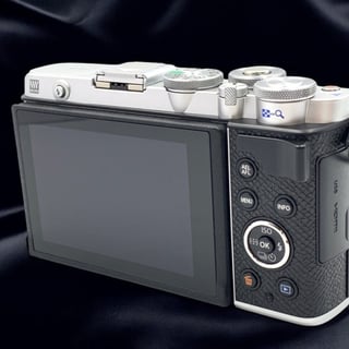 OLYMPUS PEN E-P7 ボディ "シルバー"