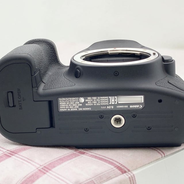 EOS 6D Mark II ボディ