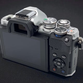 OM-D E-M10 Mark IV ボディ "シルバー"