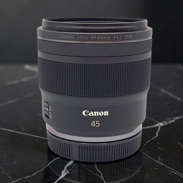 RF45mm F1.2 STM