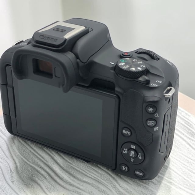 EOS R50 ボディ "ブラック"