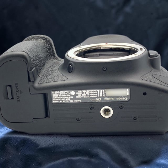 EOS 6D Mark II ボディ