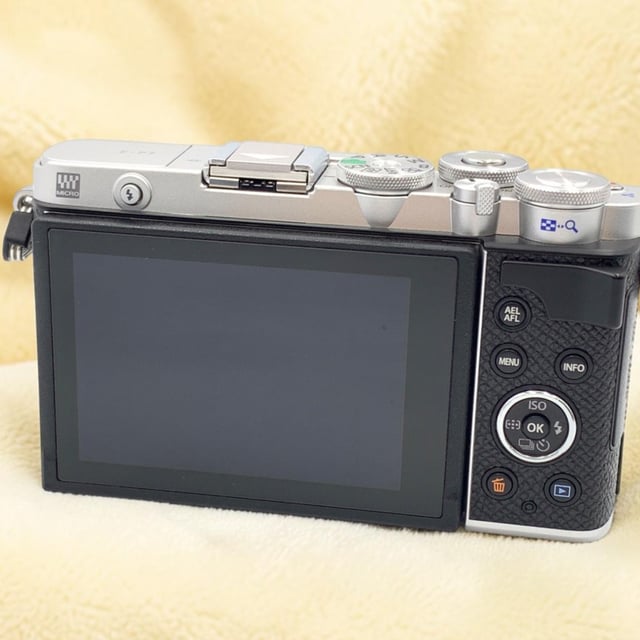 OLYMPUS PEN E-P7 ボディ "シルバー"