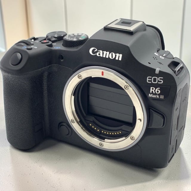 EOS R6 Mark III ボディ