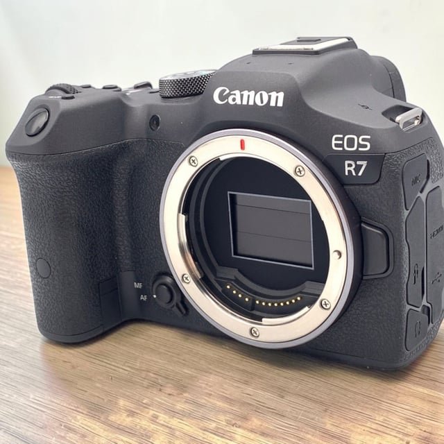 EOS R7 ボディ