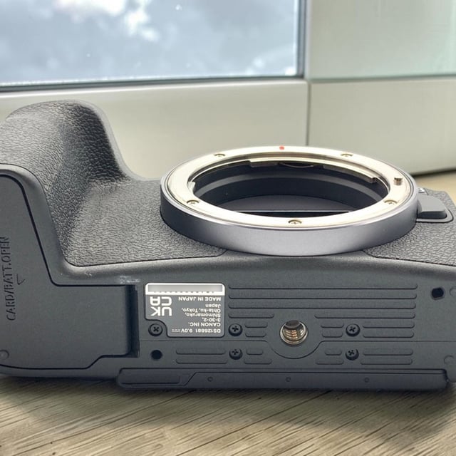 EOS R8 ボディ
