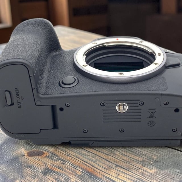 EOS R6 Mark III ボディ