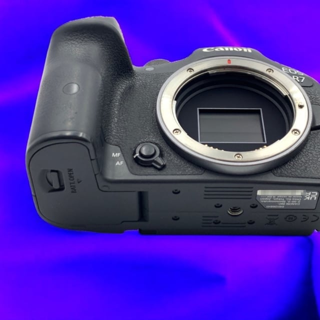 EOS R7 ボディ