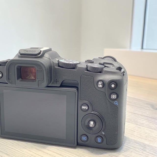 EOS R8 ボディ