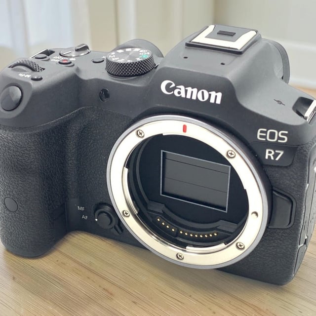 EOS R7 ボディ