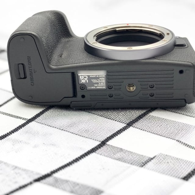 EOS R8 ボディ