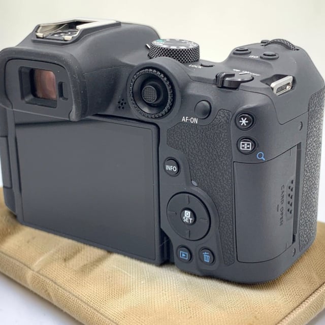 EOS R7 ボディ