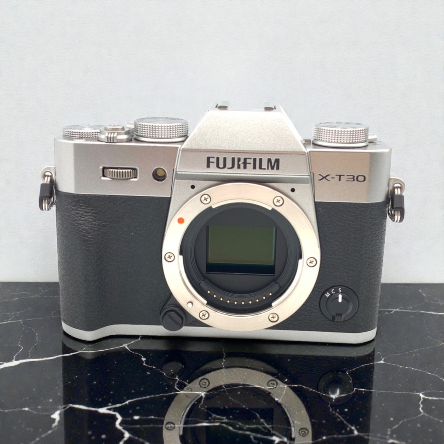 FUJIFILM X-T30 ミラーレスカメラ中古　シルバー　ボディのみ X-T30 ボディ 