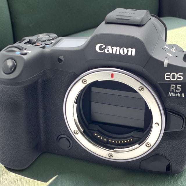 EOS R5 Mark II ボディ