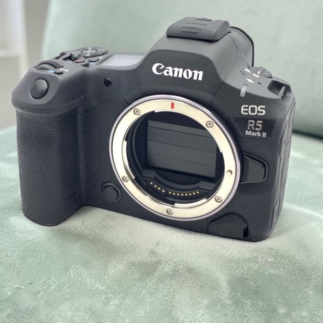 EOS R5 Mark II ボディ
