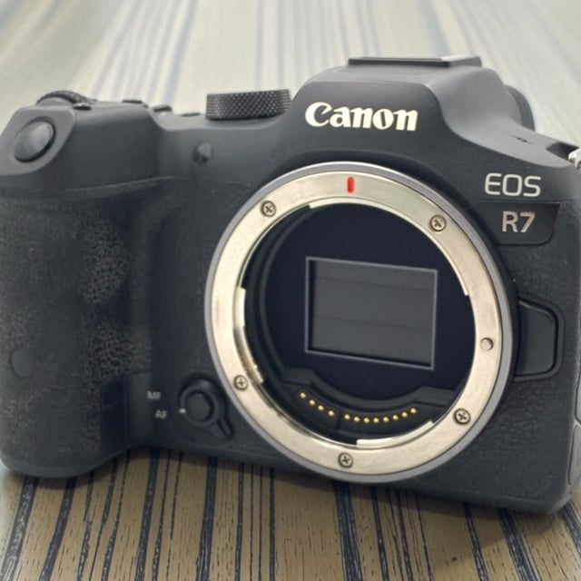 EOS R7 ボディ