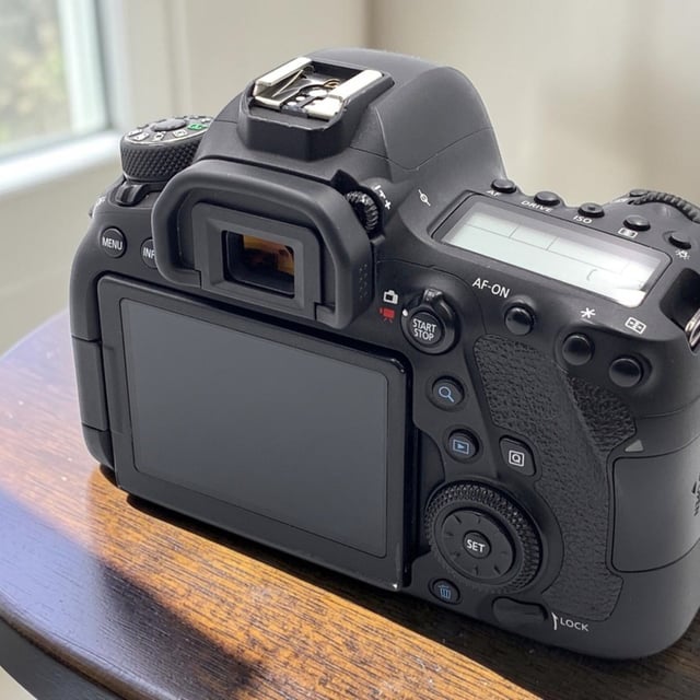 EOS 6D Mark II ボディ