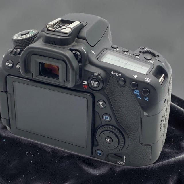 EOS 80D ボディ