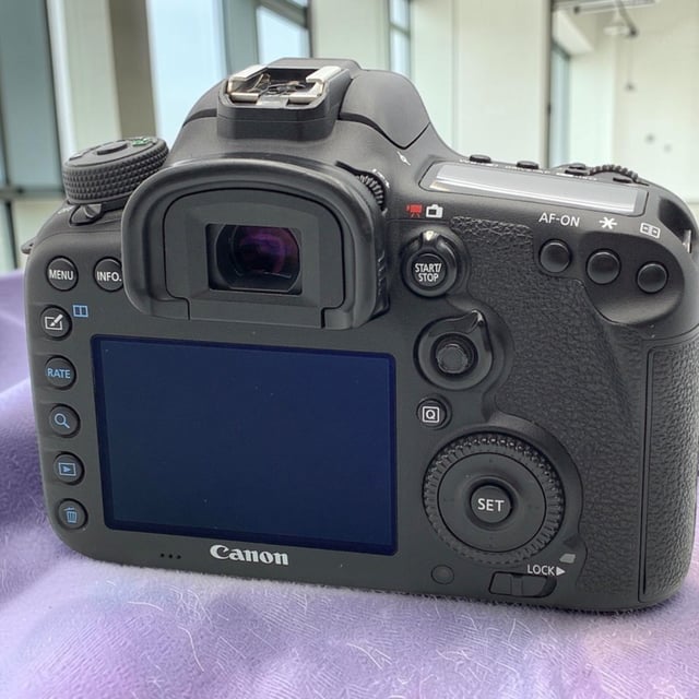 EOS 7D Mark II ボディ