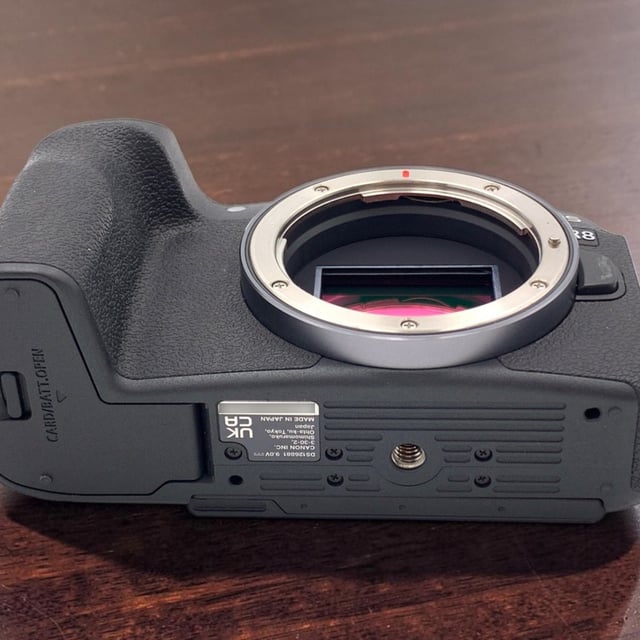 EOS R8 ボディ