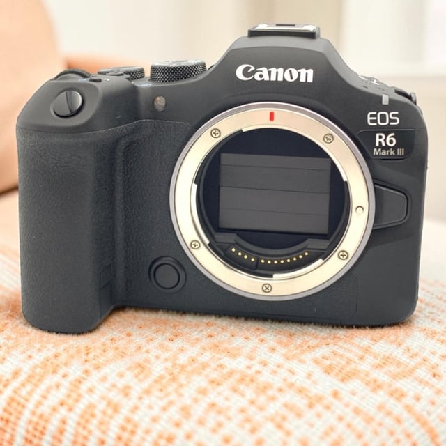 EOS R6 Mark III ボディ