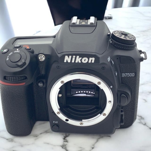 D7500 ボディ