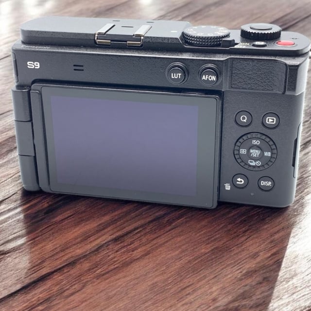 LUMIX S9(DC-S9) ボディ "ジェットブラック"