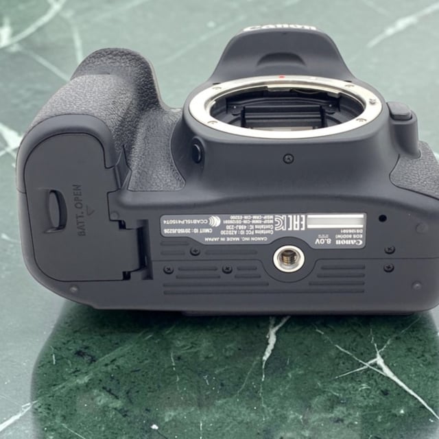 EOS 80D ボディ