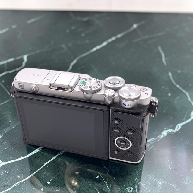 OLYMPUS PEN E-P7 ボディ "シルバー"